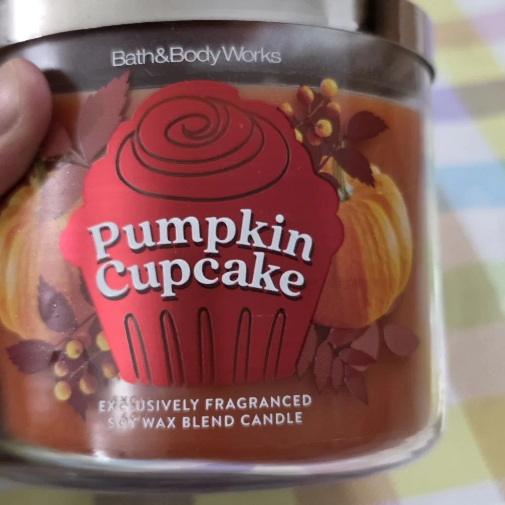 Bath & Body Works Pumpkin Cupcake 3-Wick Candle NEW RARE